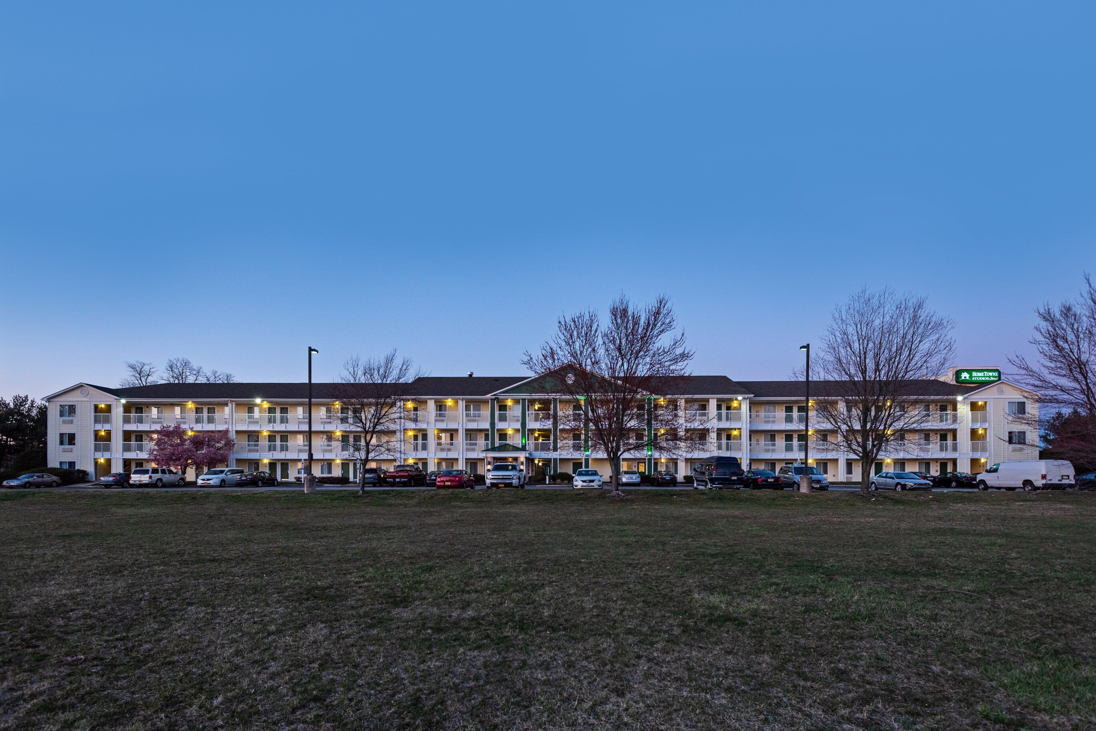 Hometown suites maple shade 2025
