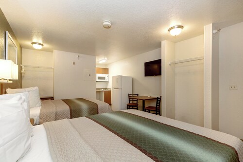 HomeTowne Studios by Red Roof Philadelphia – Mt Laurel/ Maple Shade, NJ