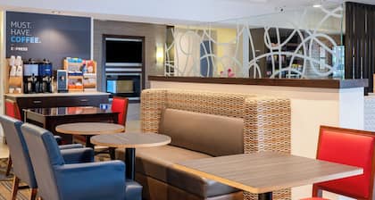 Holiday Inn Express & Suites Chicago-Libertyville by IHG