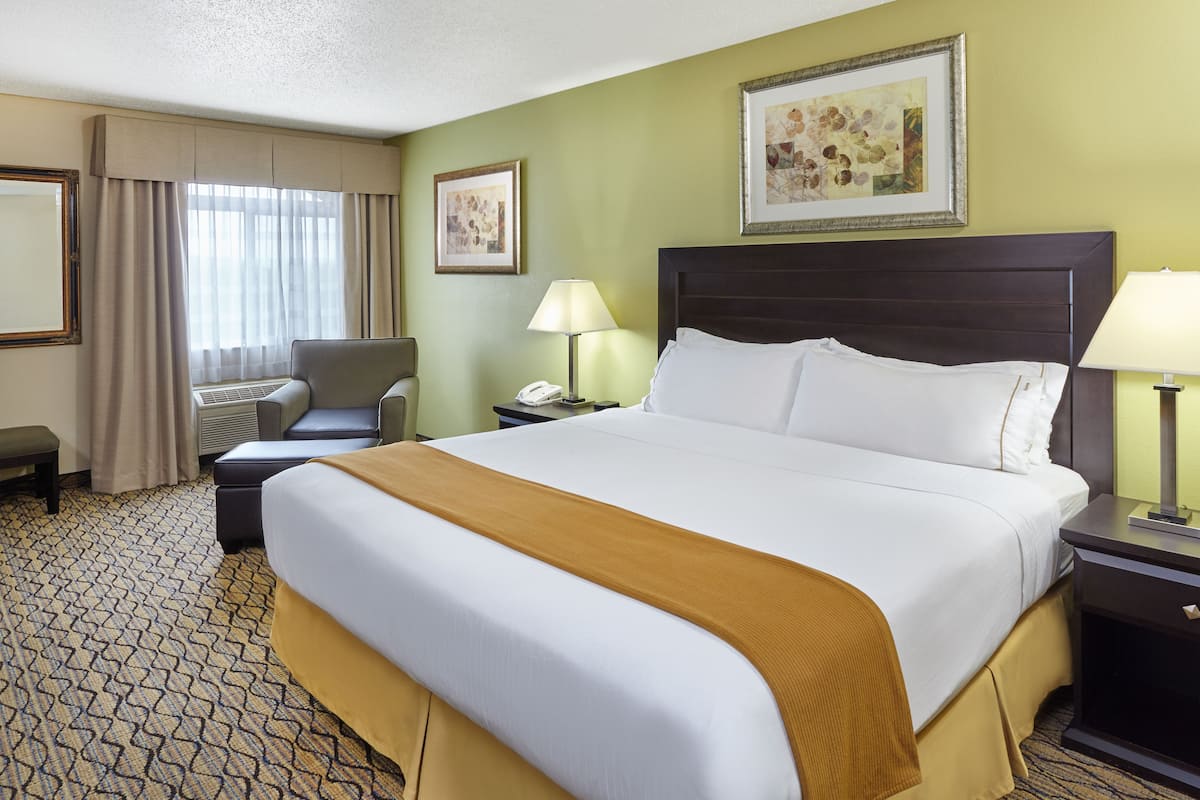 1 bedroom, in-room safe, desk, iron/ironing board