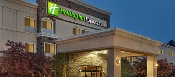 Holiday Inn Express & Suites Chicago-Libertyville by IHG