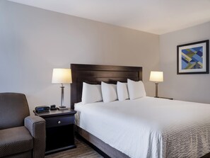 In-room safe, desk, iron/ironing board, free WiFi - Holiday Inn Express & Suites Chicago-Libertyville by IHG (Libertyville)