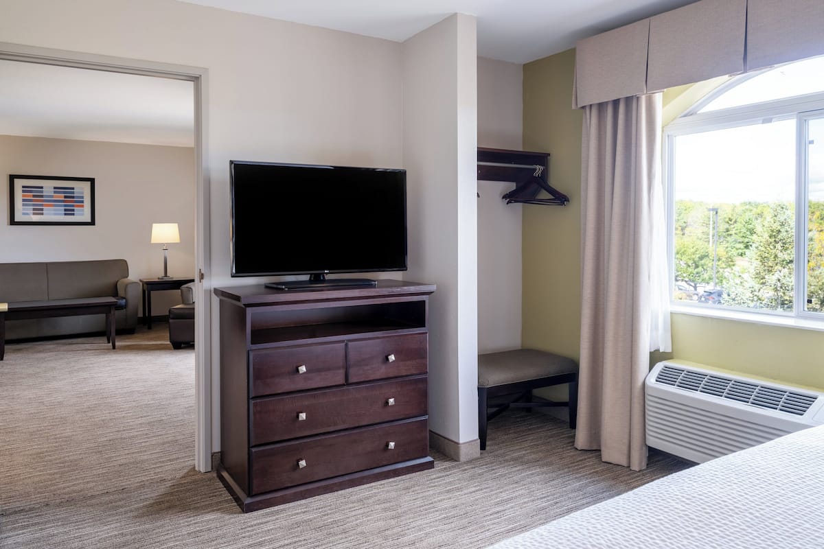 Suite, 1 Bedroom | 1 bedroom, in-room safe, desk, iron/ironing board
