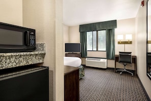 Desk, iron/ironing board, rollaway beds, free WiFi