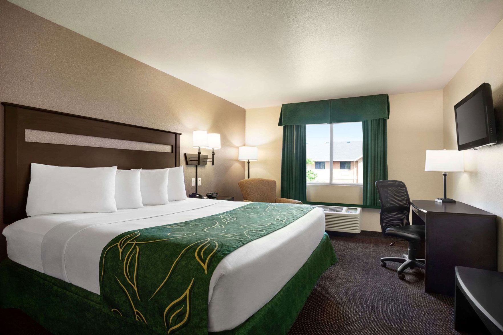 Desk, iron/ironing board, rollaway beds, free WiFi