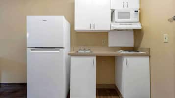 Fridge, microwave, stovetop