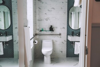 Premium Studio, 1 King Bed, Accessible | Accessible bathroom at Washington Jefferson