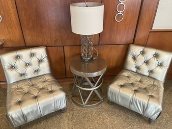 Sitting area in hotel lobby at Washington Jefferson
