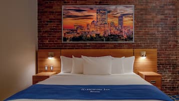 Habitación clásica, 1 cama King size, vista a la ciudad | Sábanas de algodón egipcio y ropa de cama de alta calidad
