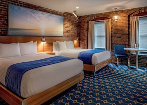 Double Queen City View | Egyptian cotton sheets, premium bedding, pillow-top beds, in-room safe - Harborside Inn Of Boston (Boston)