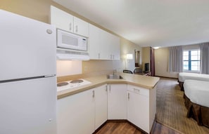 Desk, iron/ironing board, free WiFi, bed sheets - Extended Stay America Suites Orange County Huntington Beach (Huntington Beach)