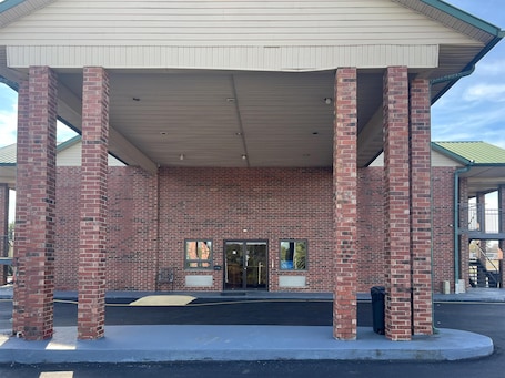Exterior. Motel 6 Ozark, AR