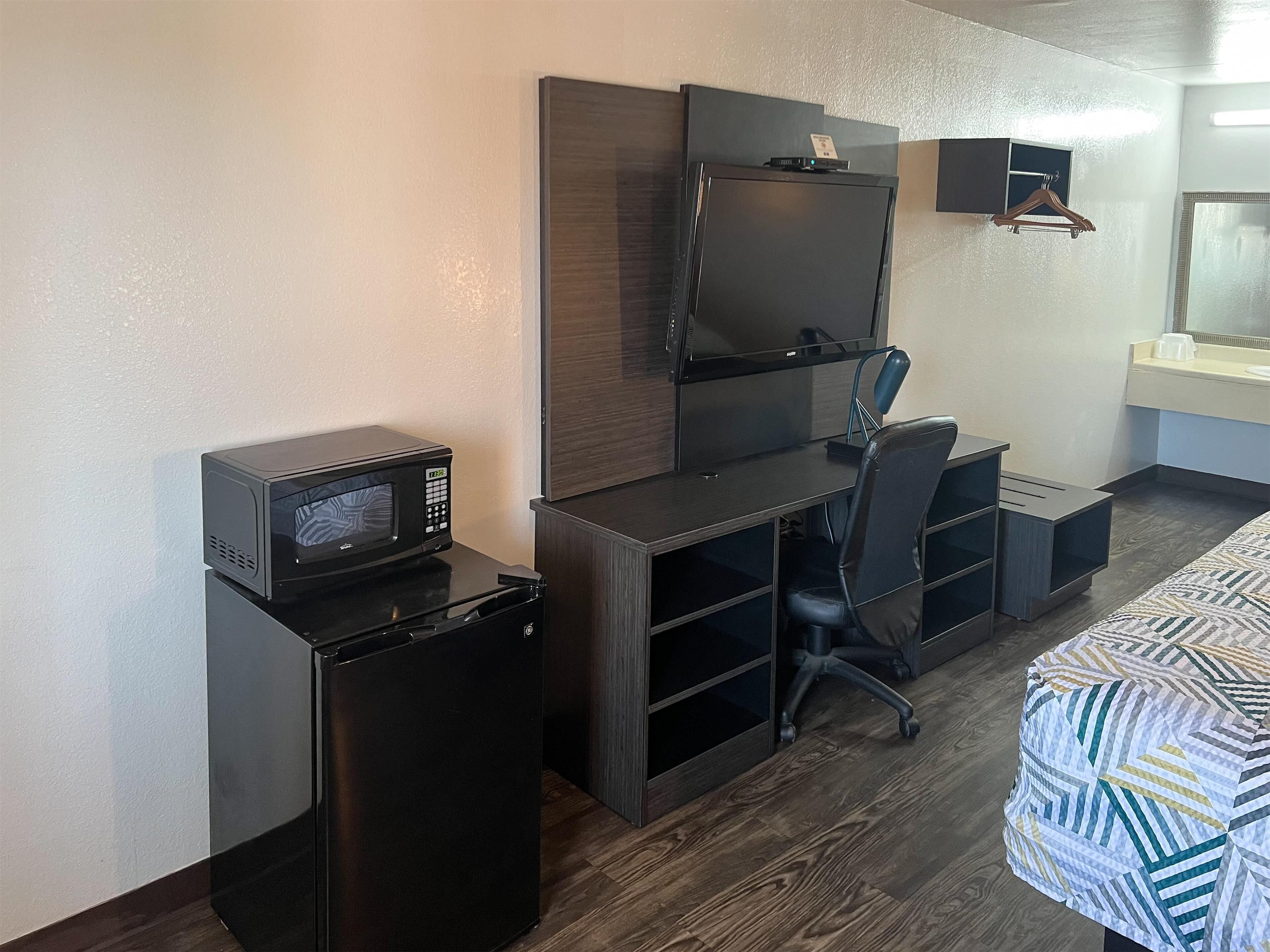 Internet, seprai linen, dan jam alarm