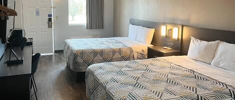 Acesso à internet de alta velocidade, roupa de cama, despertadores