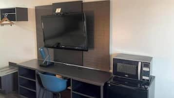 Internett, sengetøy og vekkerklokke