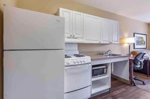 Room, 1 Queen Bed with Sofa bed, Non Smoking, Kitchen | Private kitchenette | Fridge, microwave, oven, stovetop
