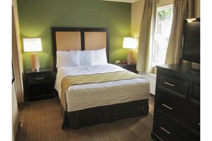 Room, 1 Double Bed, Hearing Accessible, Kitchen | Desk, laptop workspace, iron/ironing board, free WiFi