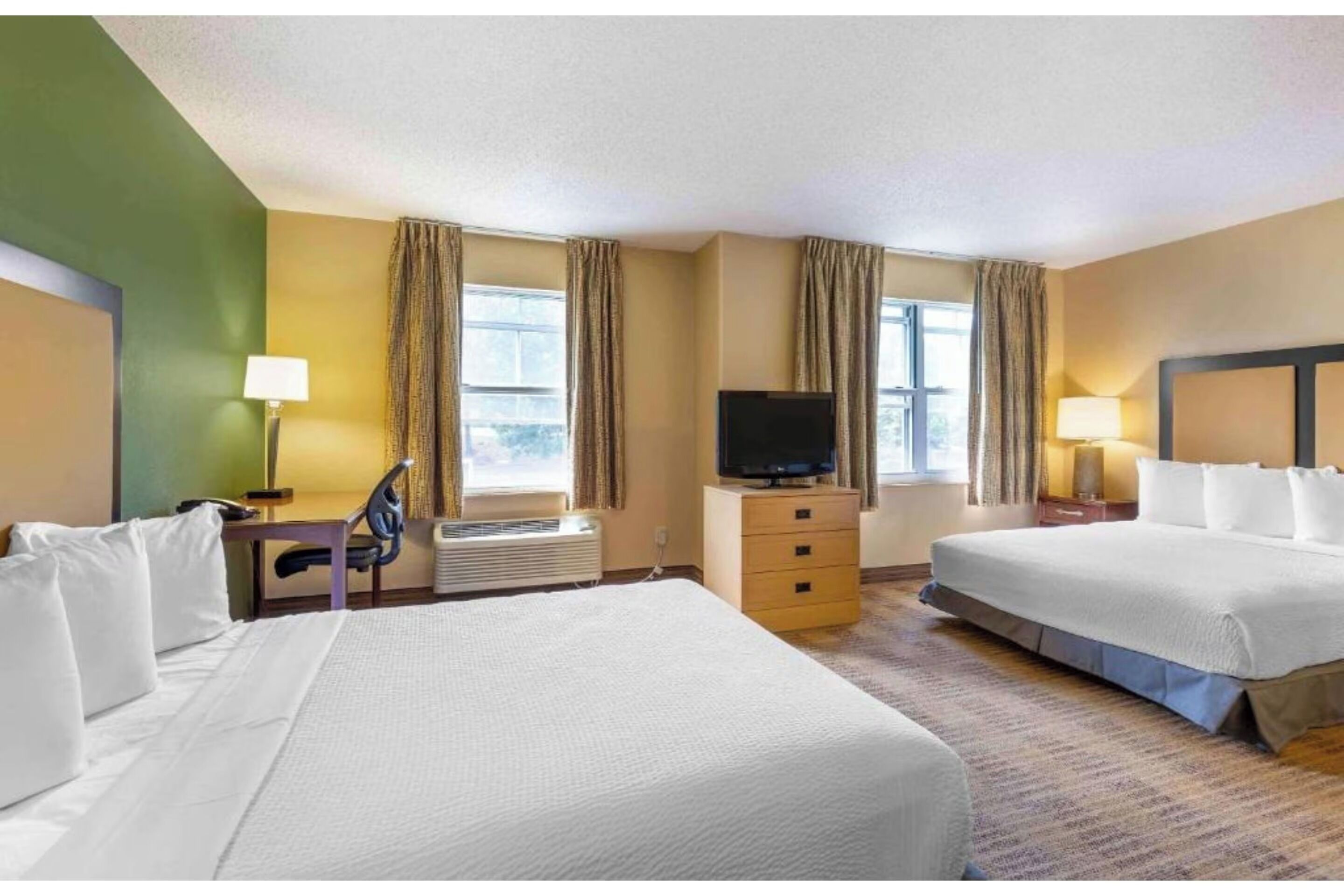 Desk, laptop workspace, iron/ironing board, free WiFi