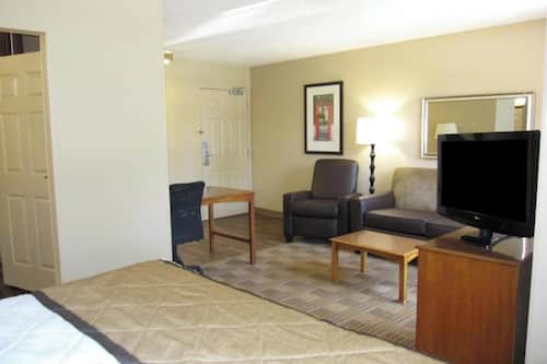 Room, 1 Queen Bed with Sofa bed, Non Smoking, Kitchen | Desk, laptop workspace, iron/ironing board, free WiFi