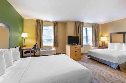Desk, laptop workspace, iron/ironing board, free WiFi