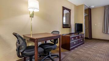 Studio, 2 Double Beds, Non Smoking | Desk, iron/ironing board, free WiFi, bed sheets