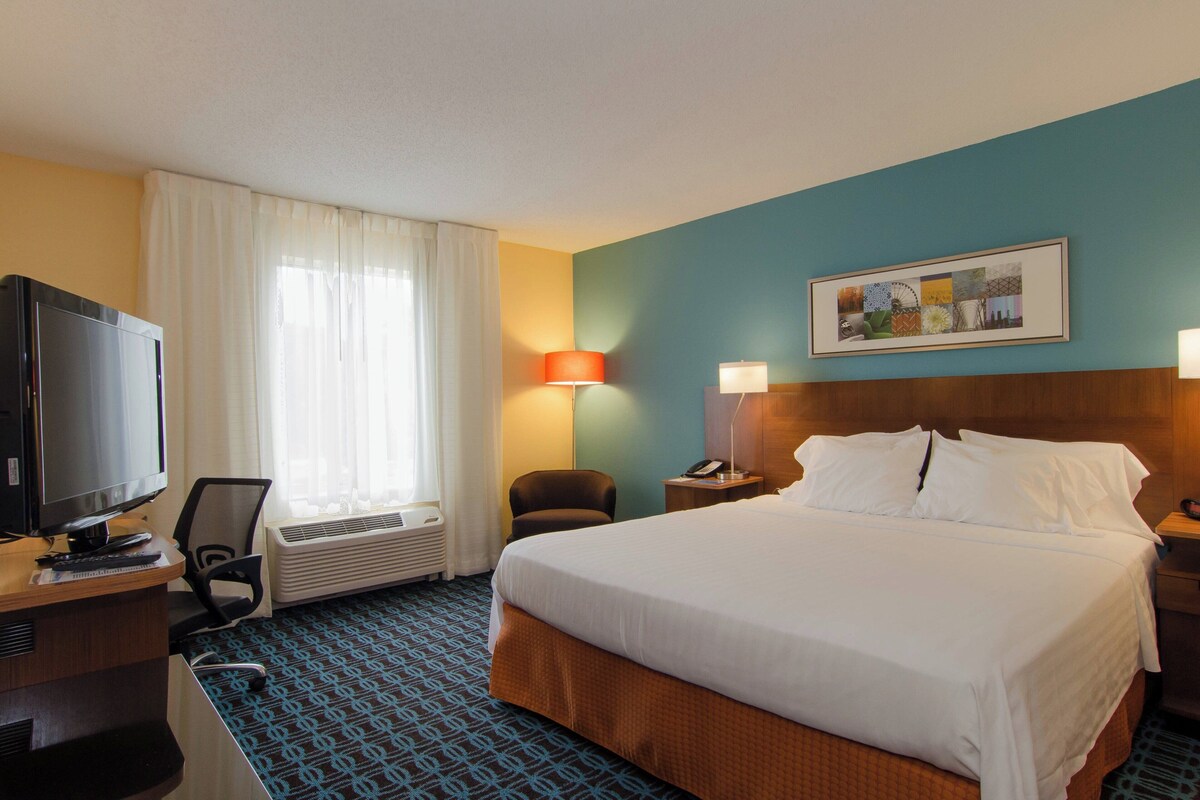In-room safe, desk, laptop workspace, blackout curtains