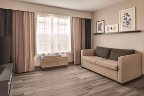 Premium Suite, 1 King Bed, Non Smoking | Hypo-allergenic bedding, pillowtop beds, desk, iron/ironing board - Country Inn & Suites by Radisson, Cedar Falls, IA (Cedar Falls)