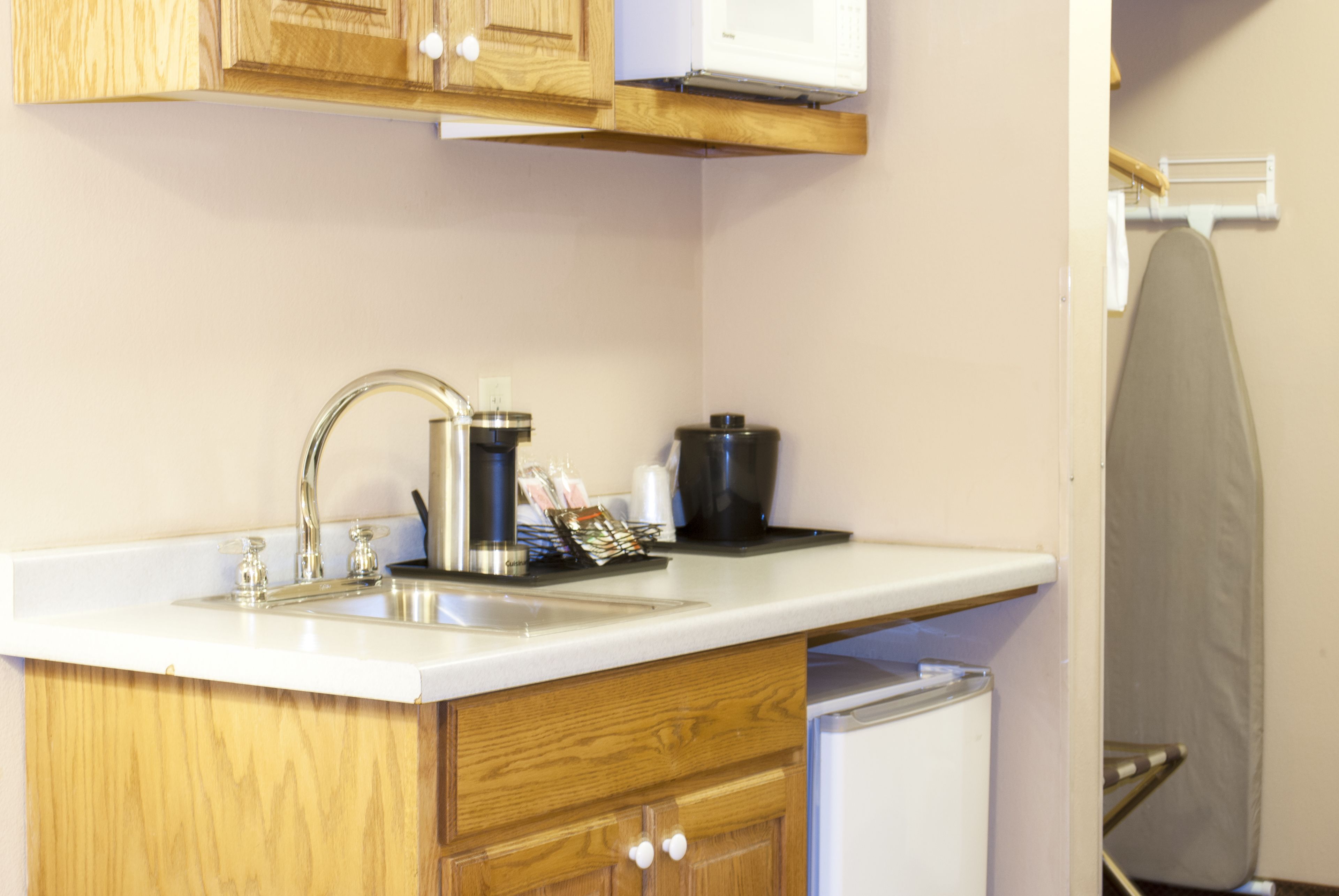 suite, 1 bedroom, non smoking | 1 bedroom, hypo-allergenic bedding, pillow-top beds, desk