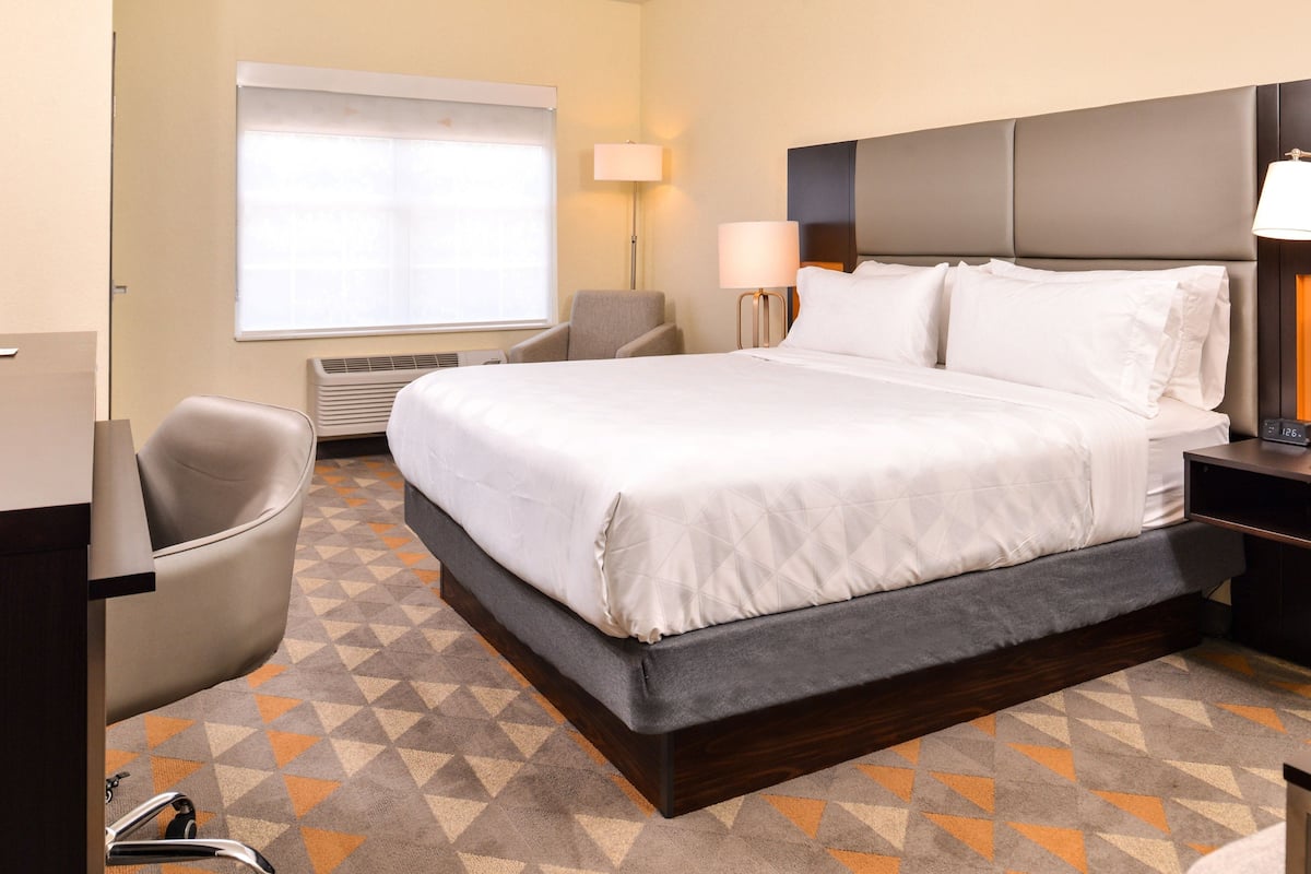 1 bedroom, hypo-allergenic bedding, in-room safe, desk