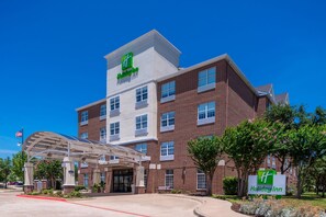 Exterior - Holiday Inn & Suites Dallas-Addison by IHG (Addison)