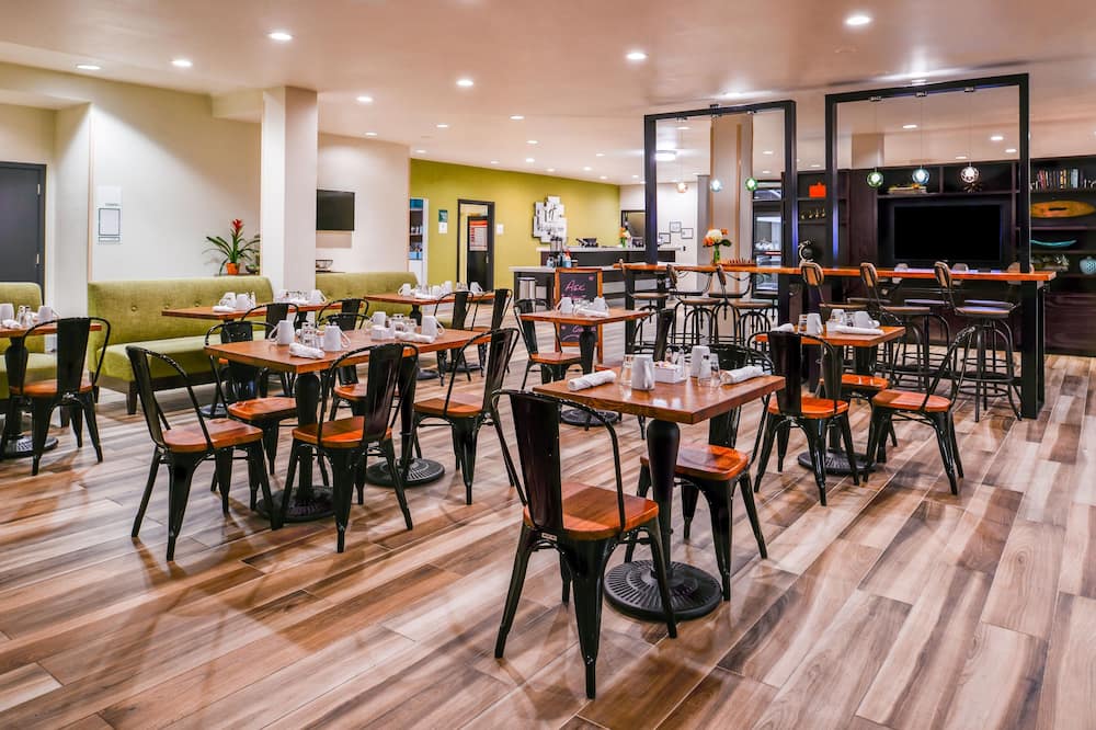 Holiday Inn & Suites Dallas-Addison by IHG