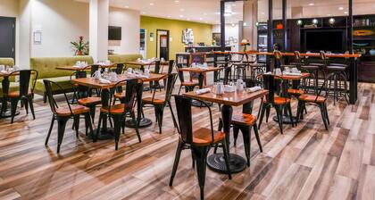 Holiday Inn & Suites Dallas-Addison by IHG