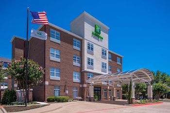 Holiday Inn & Suites Dallas-Addison, an IHG Hotel
