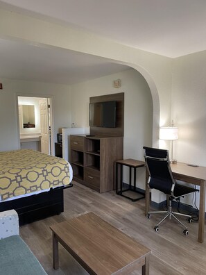 Deluxe Room, 1 King Bed, Non Smoking | Living area | LED TV, offices