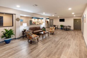 Lobby - Baymont by Wyndham Biloxi/Ocean Springs (Biloxi)