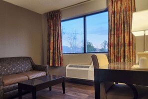 Suite, 1 cama de matrimonio grande, no fumadores | Escritorio, tabla de planchar con plancha, camas supletorias