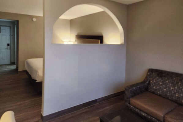 Suite, 1 cama King size, para no fumadores | Escritorio, camas extra, wifi gratis y ropa de cama