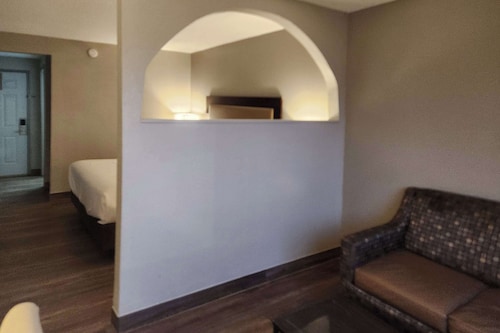 Econo Lodge Inn & Suites Warsaw