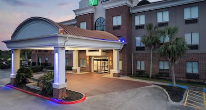Holiday Inn Express Hotel & Suites Winnie by IHG