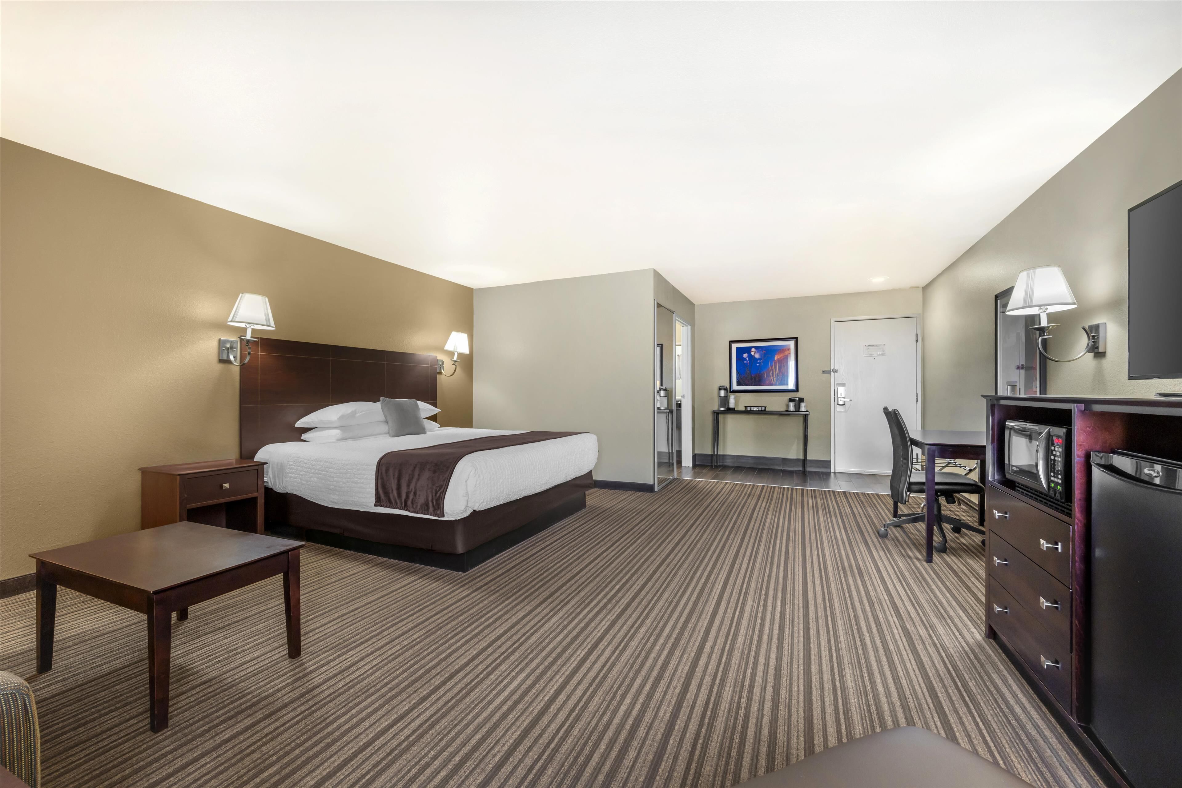 standard room, 1 king bed with sofa bed, non smoking, refrigerator (with sofabed) | in-room safe, desk, iron/ironing board, free wifi