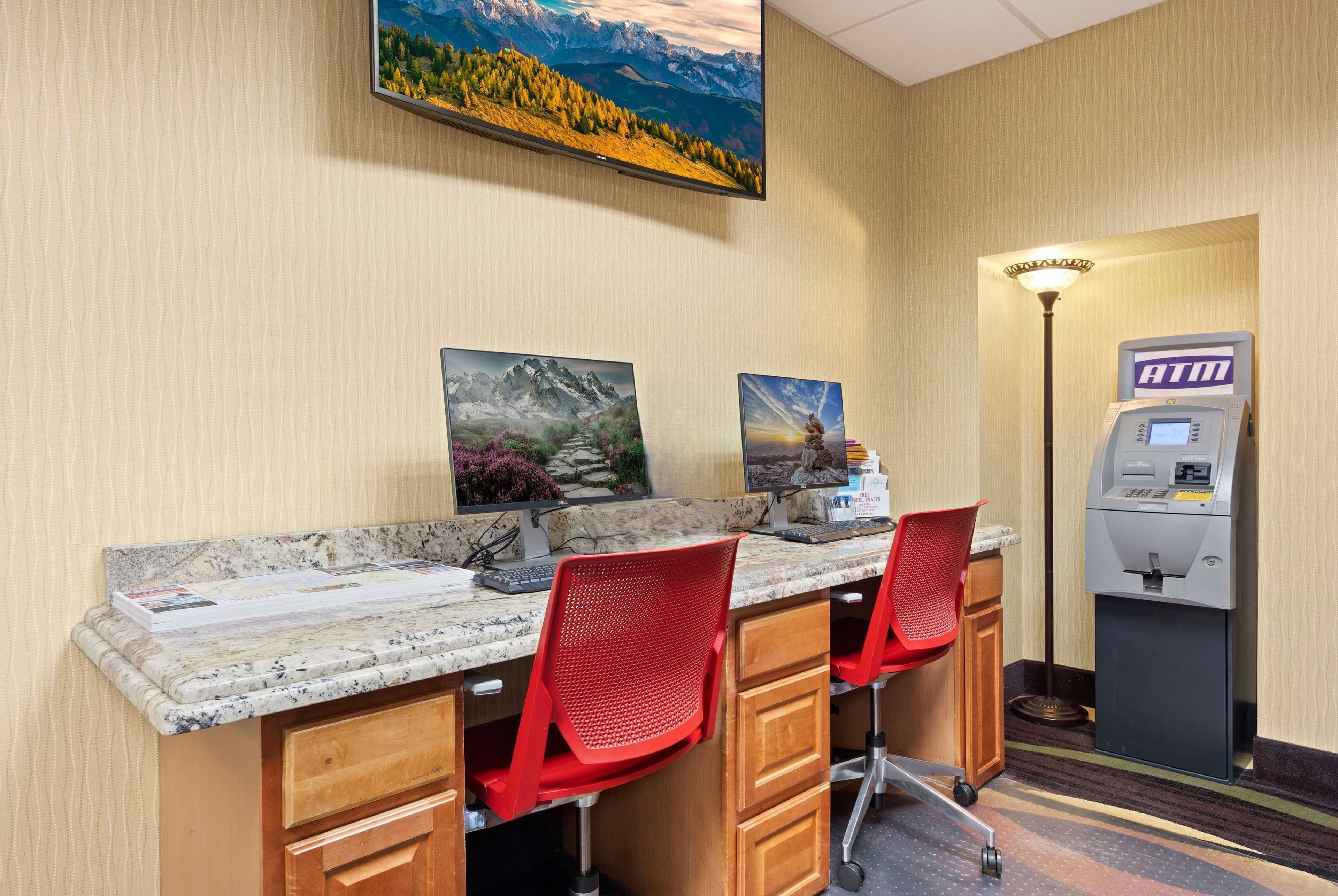 Trung tâm hành chính, văn phòng