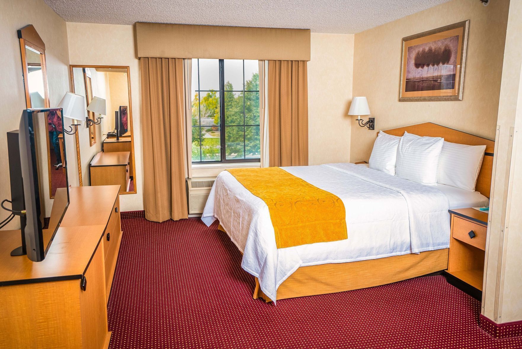 Desk, iron/ironing board, free WiFi, bed sheets