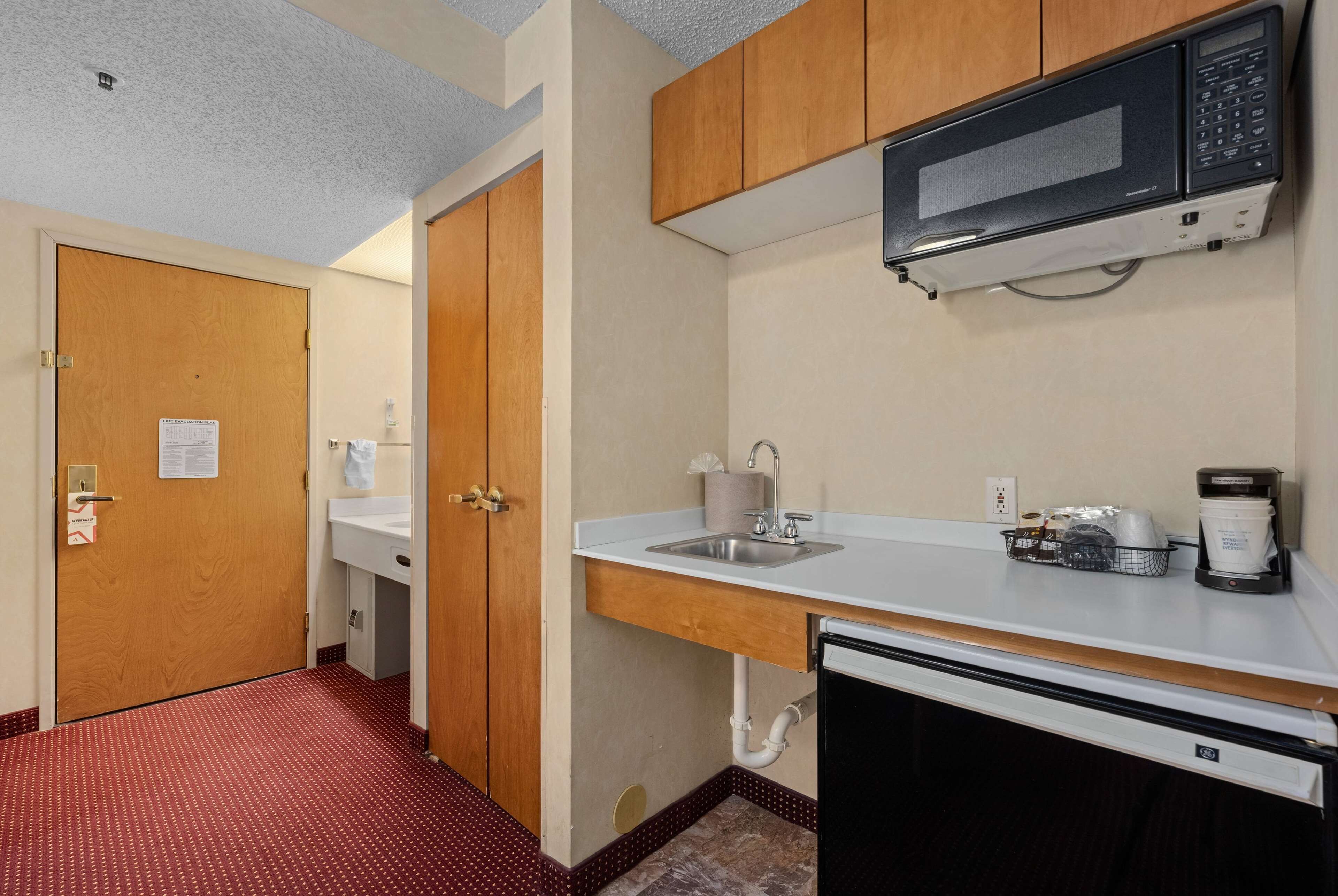 suite, 2 queen beds, non smoking | desk, iron/ironing board, free wifi, bed sheets