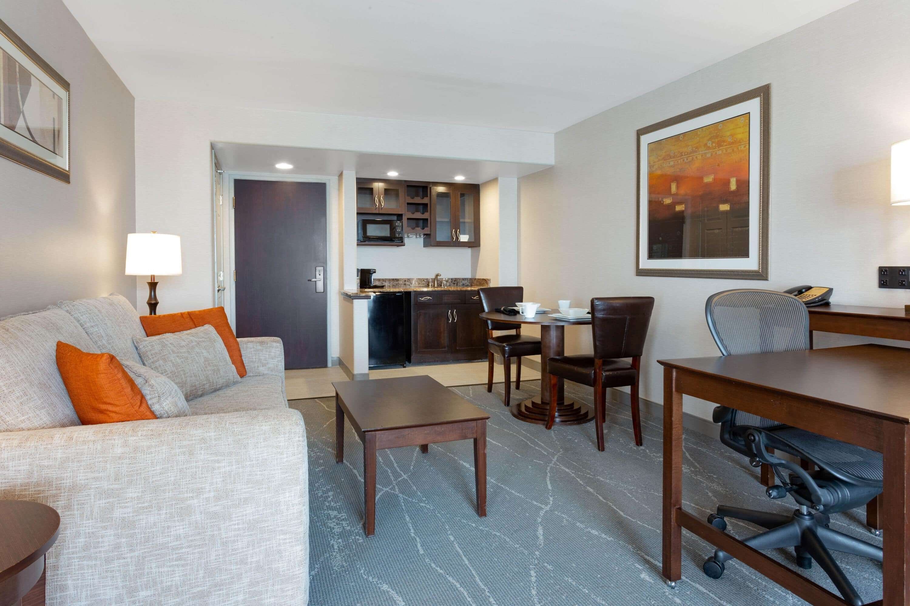 luxury suite, 1 king bed, non smoking (one-bedroom) | 1 bedroom, premium bedding, pillow-top beds, in-room safe