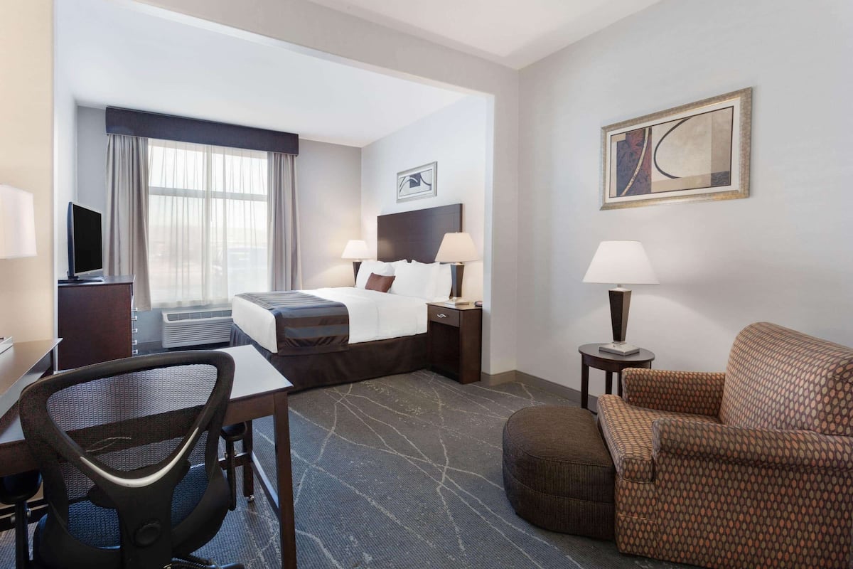 Habitación estándar, 1 cama de matrimonio grande | 1 dormitorio y ropa de cama de alta calidad