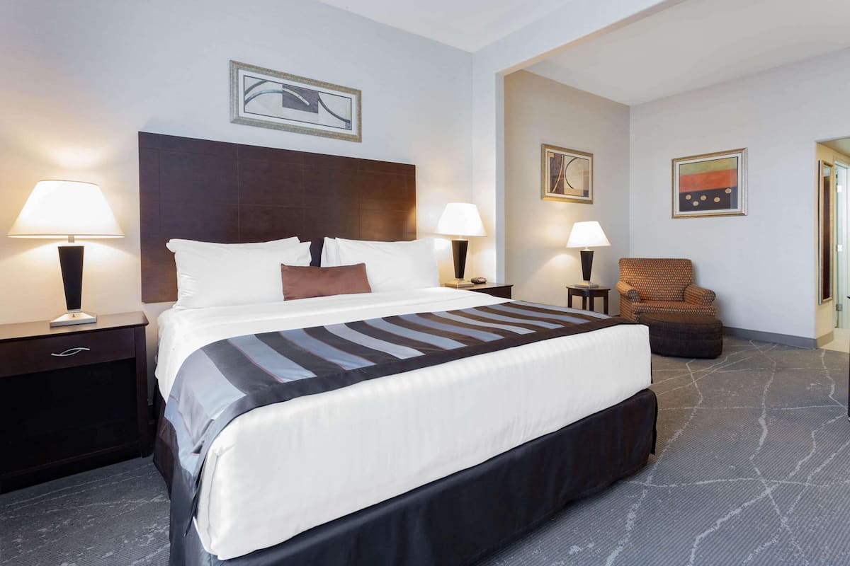 1 dormitorio y ropa de cama de alta calidad