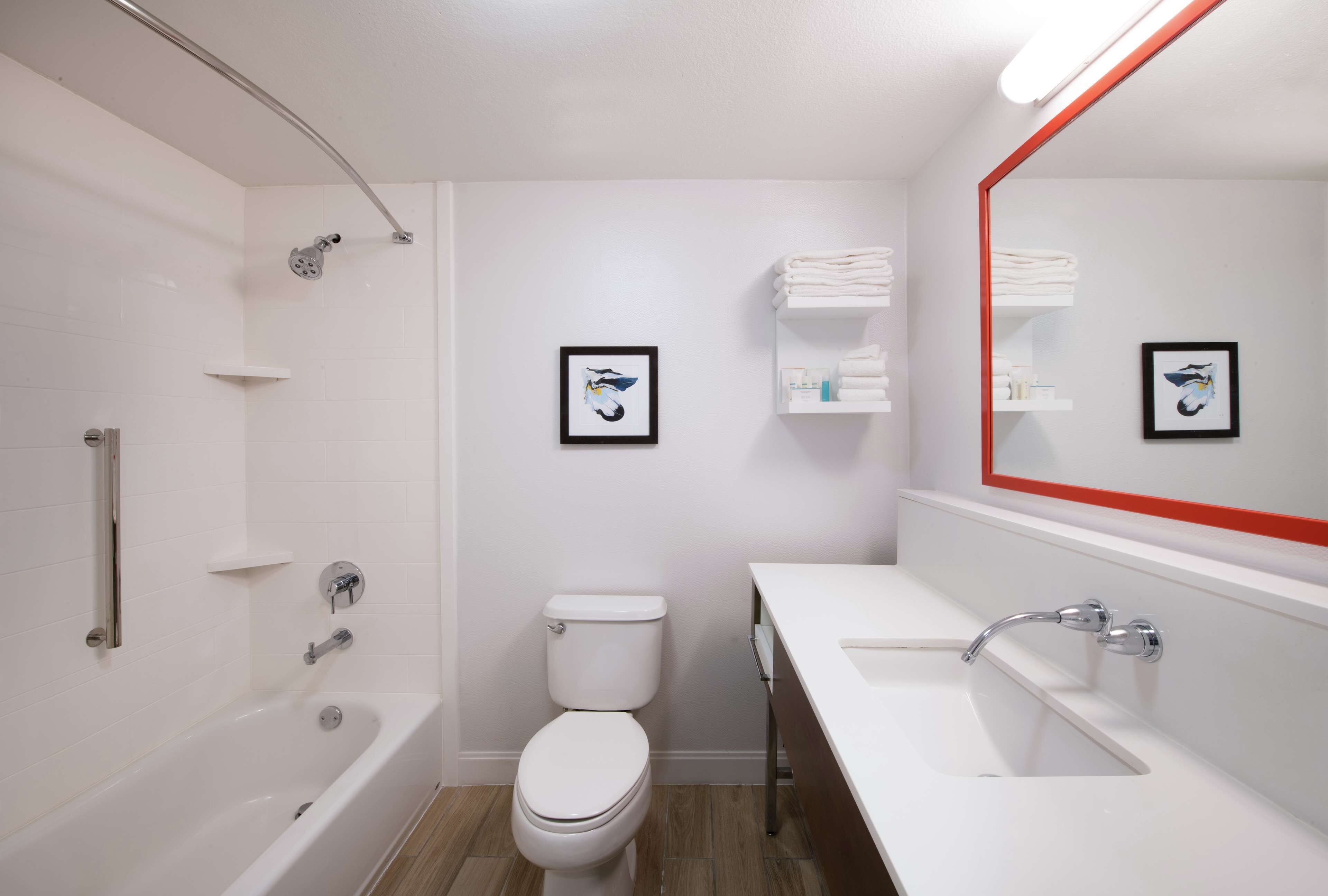 combined shower/bathtub, eco-friendly toiletries, hair dryer, towels