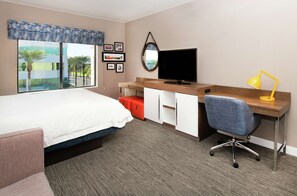 Premium bedding, down comforters, desk, laptop workspace - Hampton Inn Phoenix-Airport North (Phoenix)