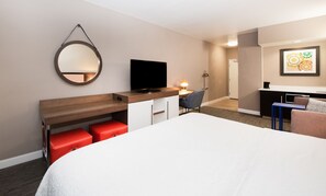 Habitació, 1 llit de matrimoni gran, no fumadors (Wet Bar) | Roba de llit d'alta qualitat, cobrellits i escriptori 