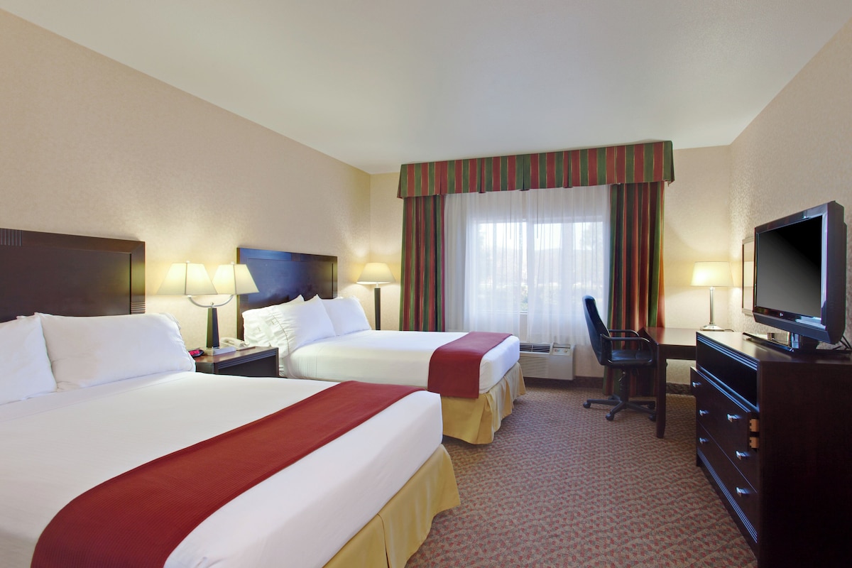 In-room safe, desk, iron/ironing board, free cots/infant beds
